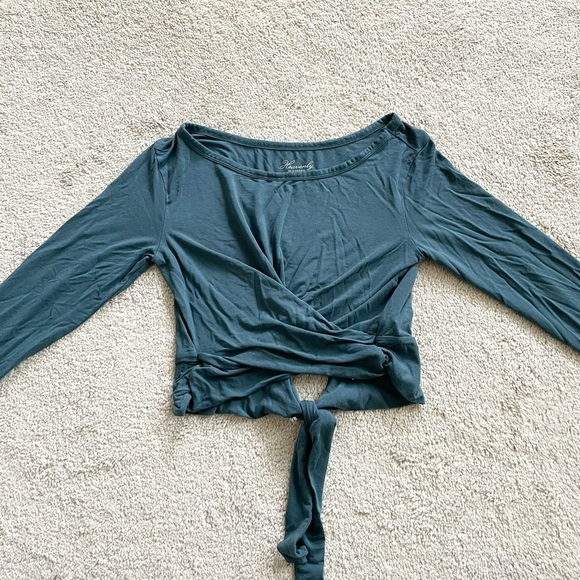Victoria’s Secret twisted long sleeve tee xs - Picture 2 of 5